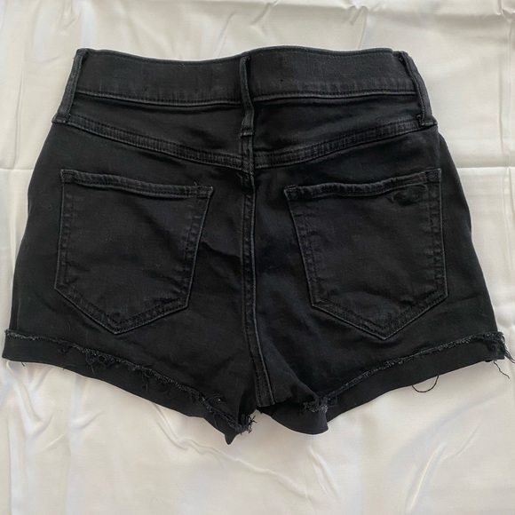 Hollister High-Rise Black Jean Shorts. Size 1 - Picture 2 of 3
